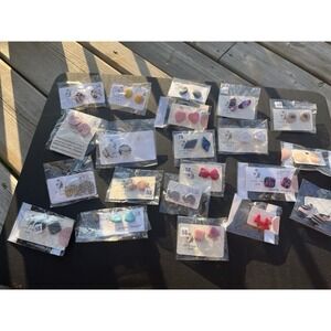 *Get the bundle for your buyer’s‎ Christmas gifts *Stud Earrings lot 21 Pairs